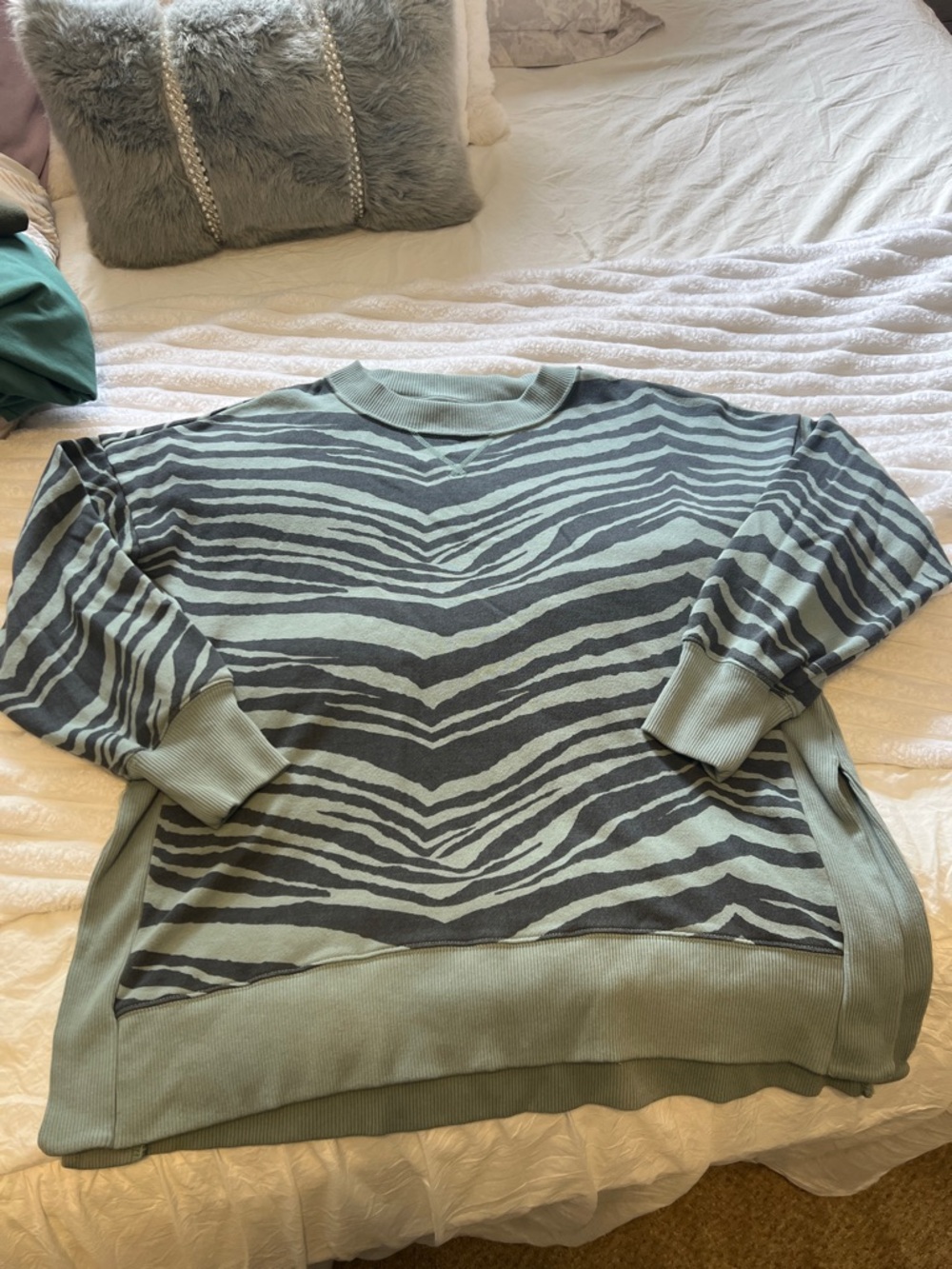AE Zebra Oversized Sweater